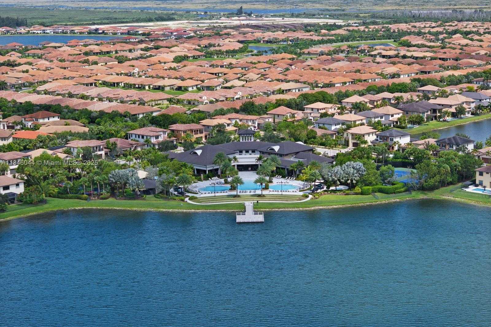 Small Image of 8545 EAST WATERCREST CIR E, Parkland Number 62