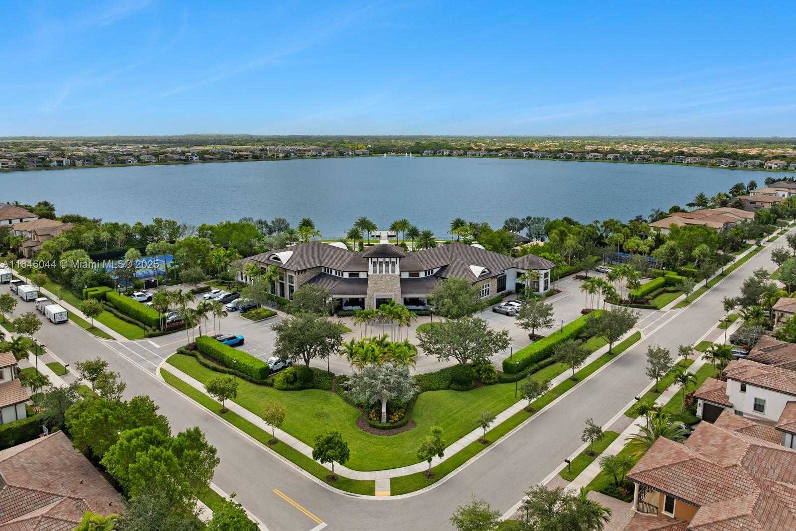 Small Image of 8545 EAST WATERCREST CIR E, Parkland Number 64