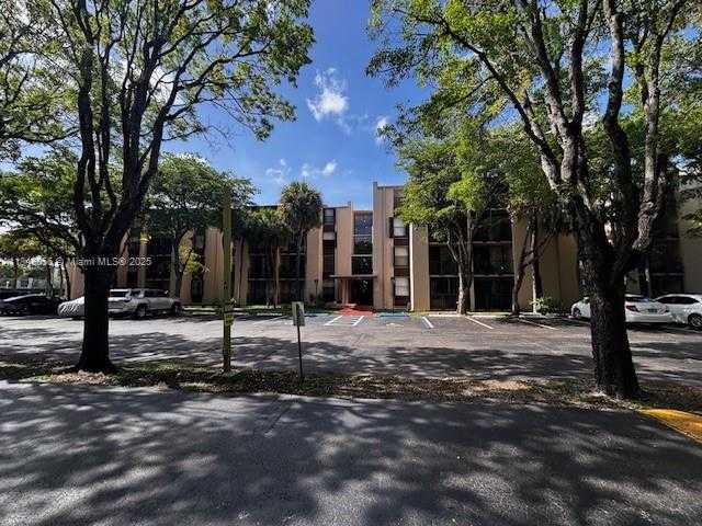 Small Image of 14321 NORTH KENDALL DR #302F, Miami Number 10
