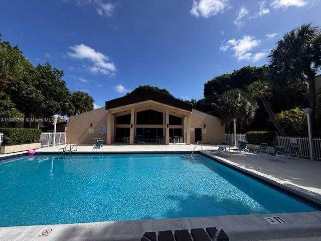 Small Image of 14321 NORTH KENDALL DR #302F, Miami Number 9