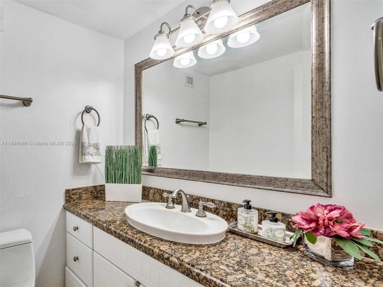 Small Image of 100 LINCOLN RD #308, Miami Beach Number 4