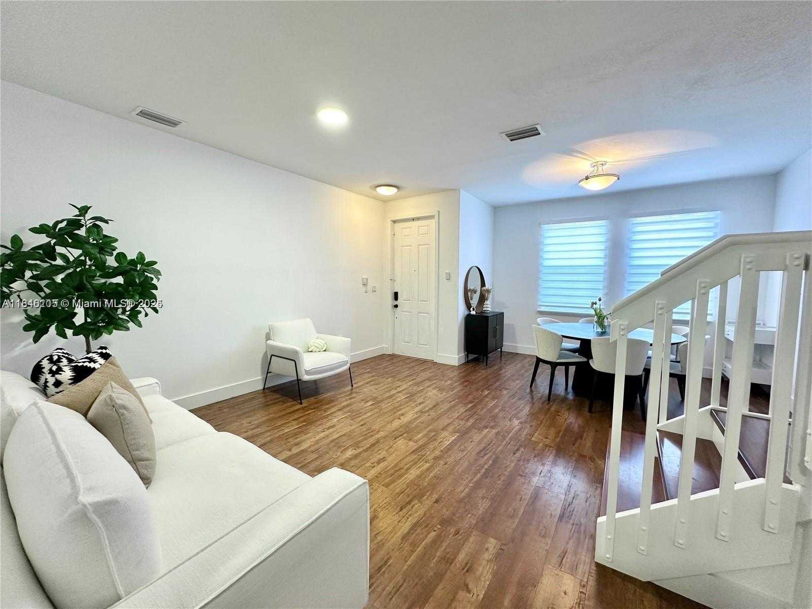 Small Image of 5620 NORTH WEST 107TH AVE #1504, Doral Number 3