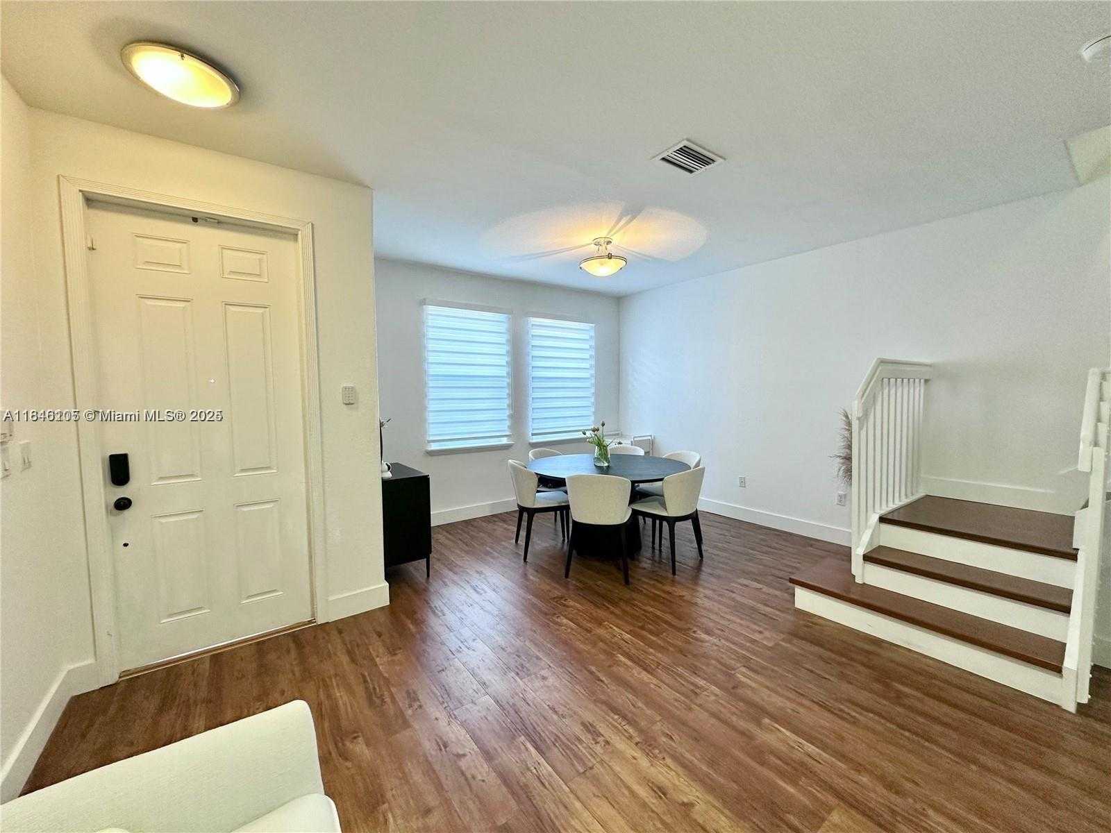 Small Image of 5620 NORTH WEST 107TH AVE #1504, Doral Number 4