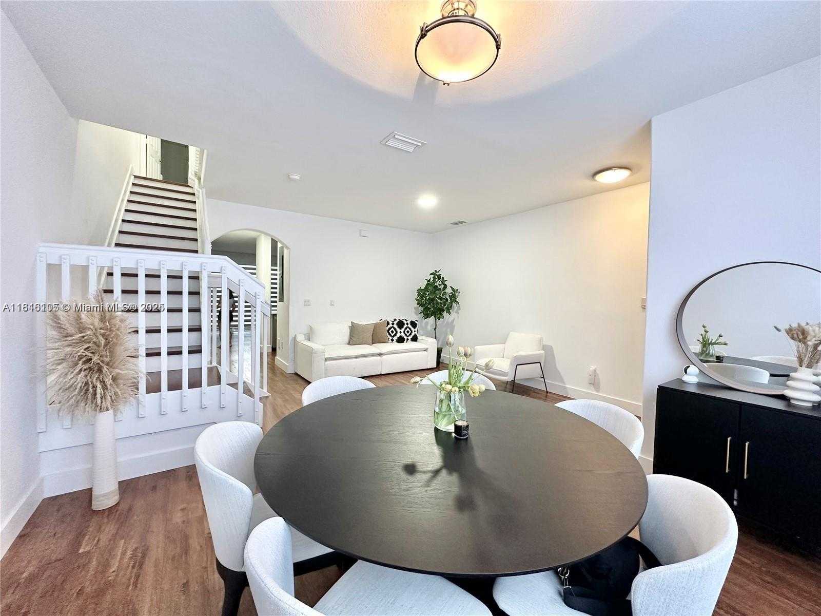 Small Image of 5620 NORTH WEST 107TH AVE #1504, Doral Number 5