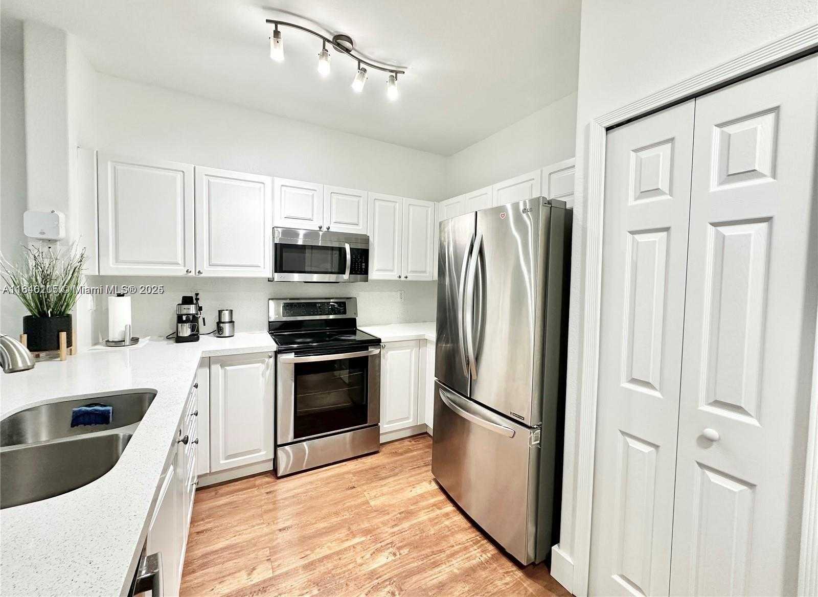 Small Image of 5620 NORTH WEST 107TH AVE #1504, Doral Number 7