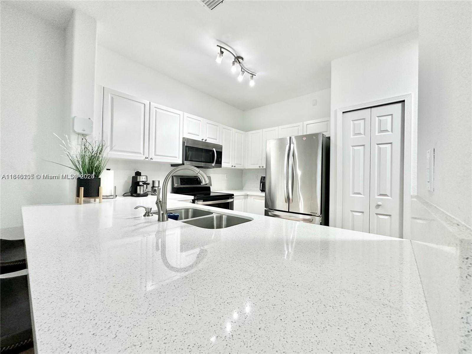Small Image of 5620 NORTH WEST 107TH AVE #1504, Doral Number 8