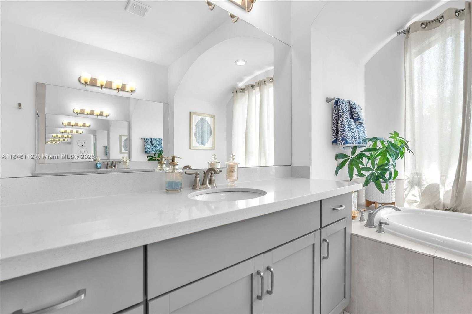Small Image of 1052 SOUTH WEST 113TH WAY #1052, Pembroke Pines Number 39