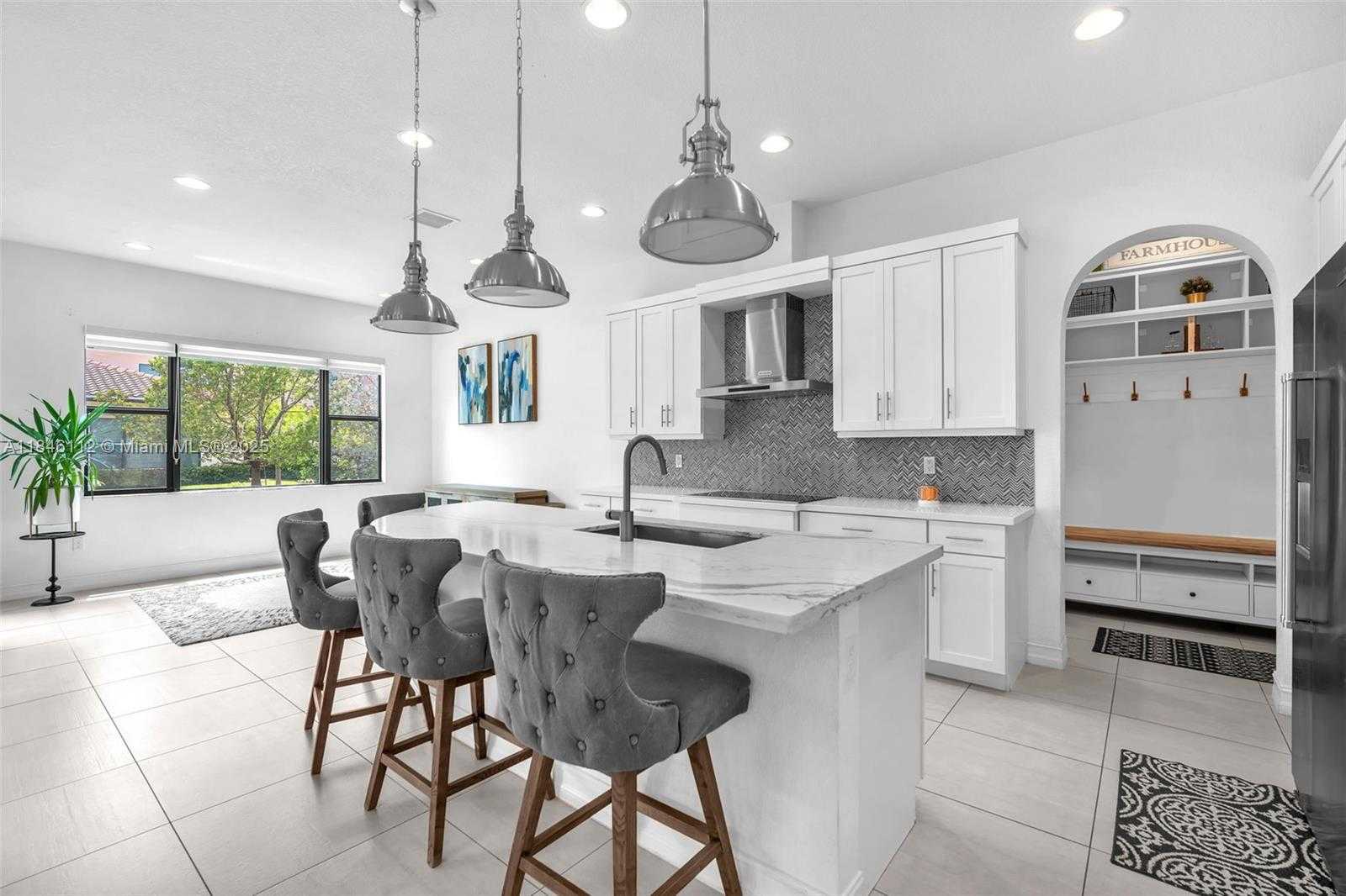 Small Image of 1052 SOUTH WEST 113TH WAY #1052, Pembroke Pines Number 9