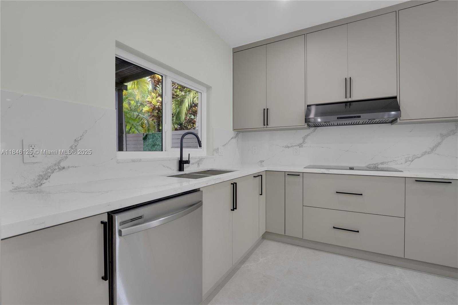 Small Image of 6498 NORTH WEST 113TH PL, Doral Number 13