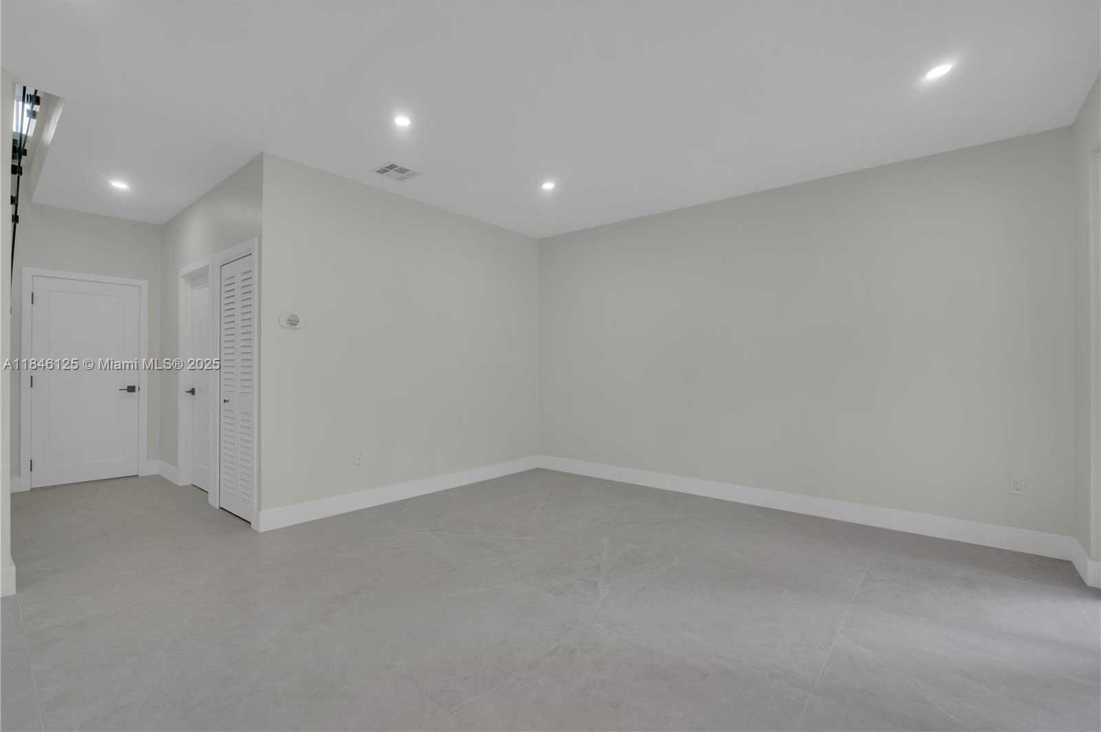 Small Image of 6498 NORTH WEST 113TH PL, Doral Number 20