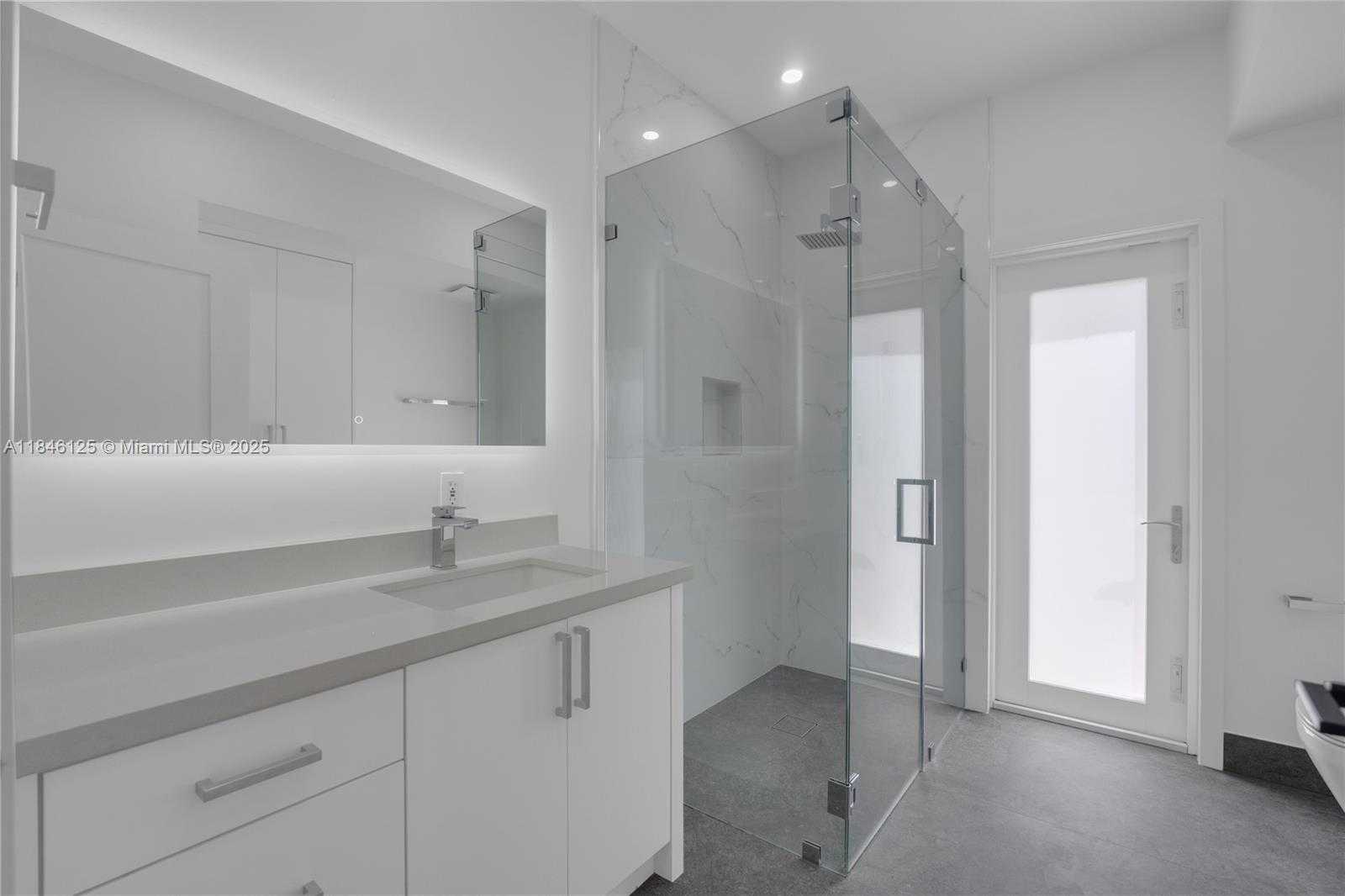 Small Image of 6498 NORTH WEST 113TH PL, Doral Number 21