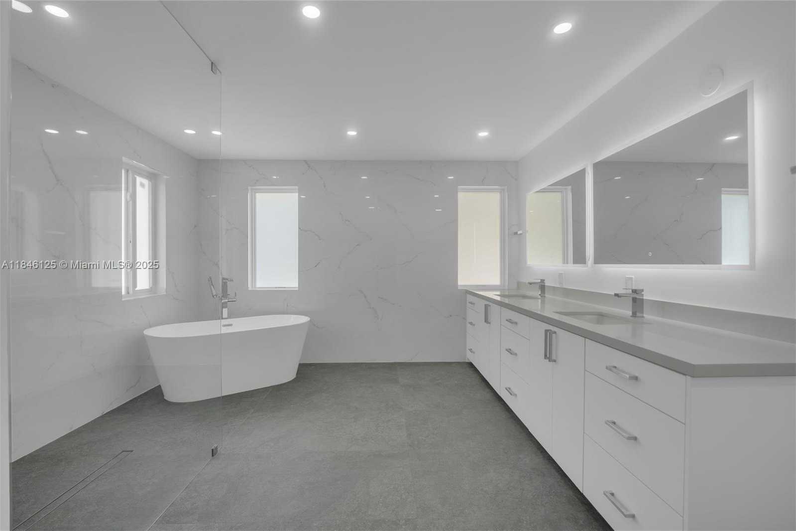 Small Image of 6498 NORTH WEST 113TH PL, Doral Number 27