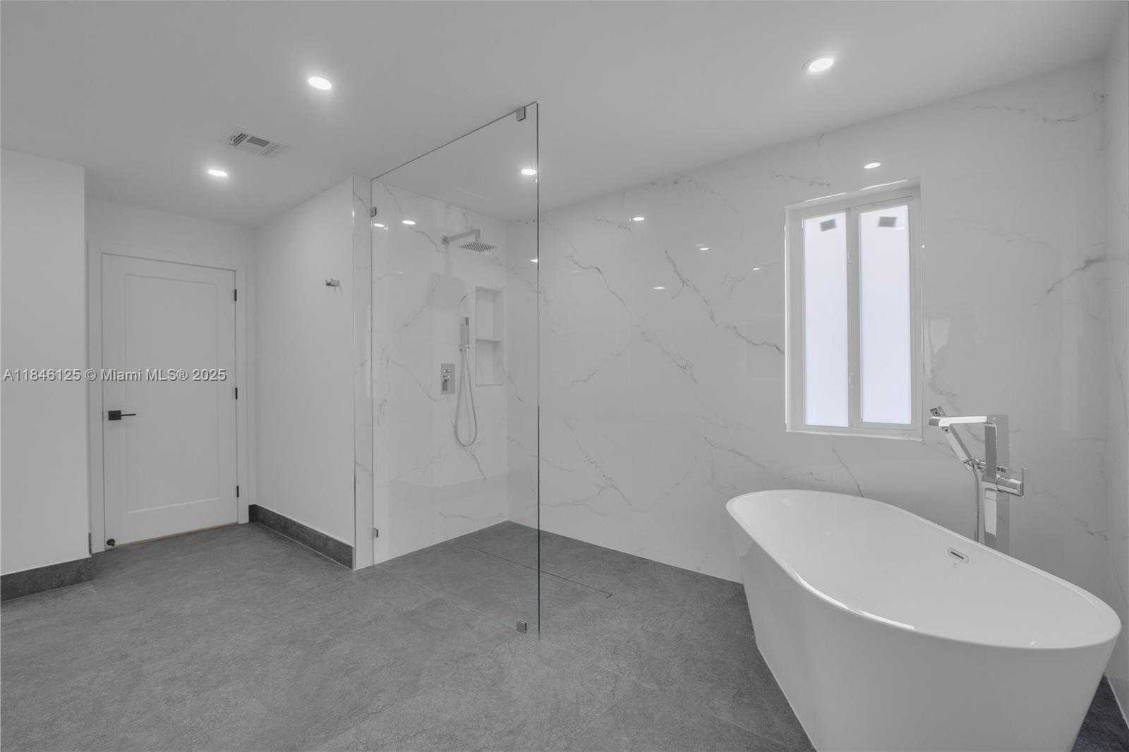 Small Image of 6498 NORTH WEST 113TH PL, Doral Number 28