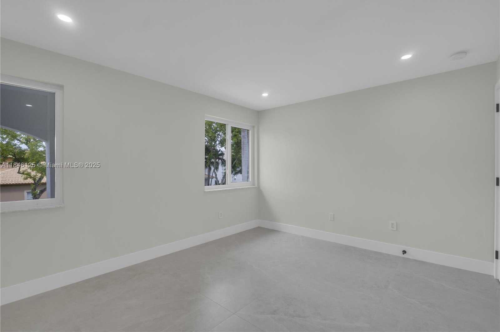 Small Image of 6498 NORTH WEST 113TH PL, Doral Number 31