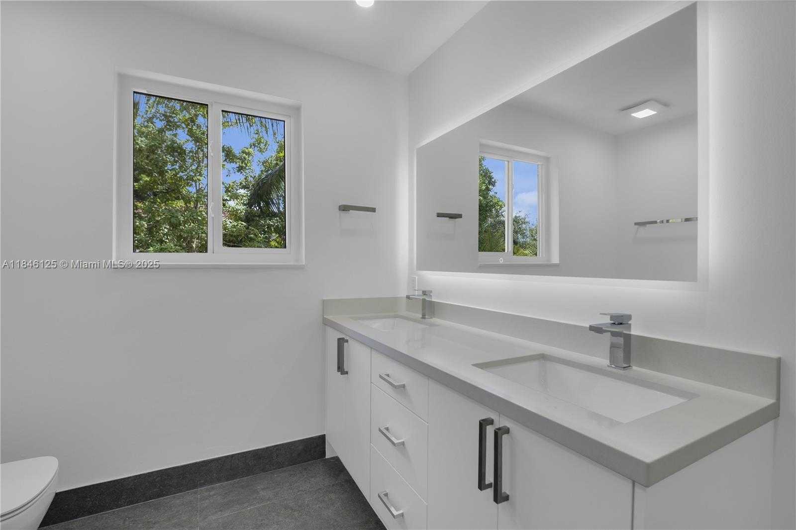 Small Image of 6498 NORTH WEST 113TH PL, Doral Number 33
