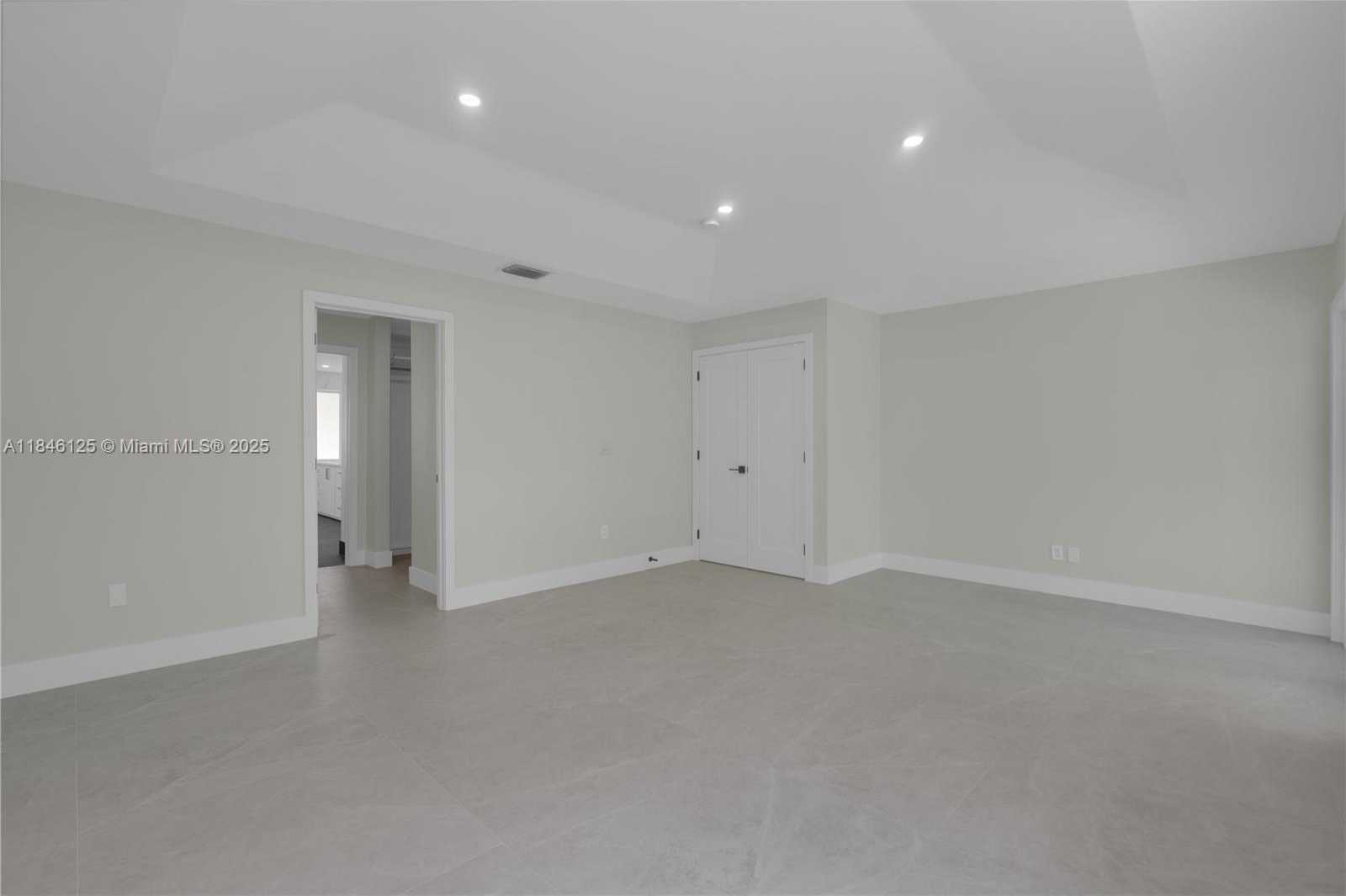 Small Image of 6498 NORTH WEST 113TH PL, Doral Number 34