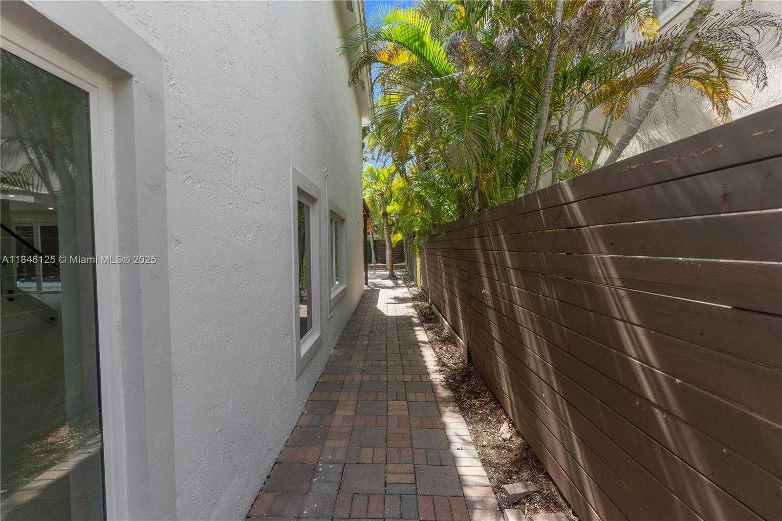 Small Image of 6498 NORTH WEST 113TH PL, Doral Number 41