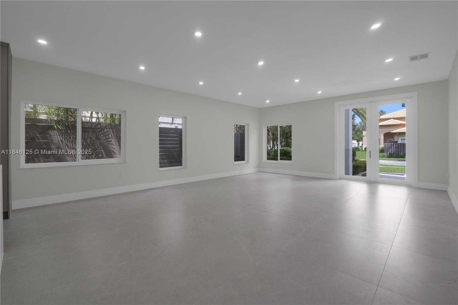 Small Image of 6498 NORTH WEST 113TH PL, Doral Number 9