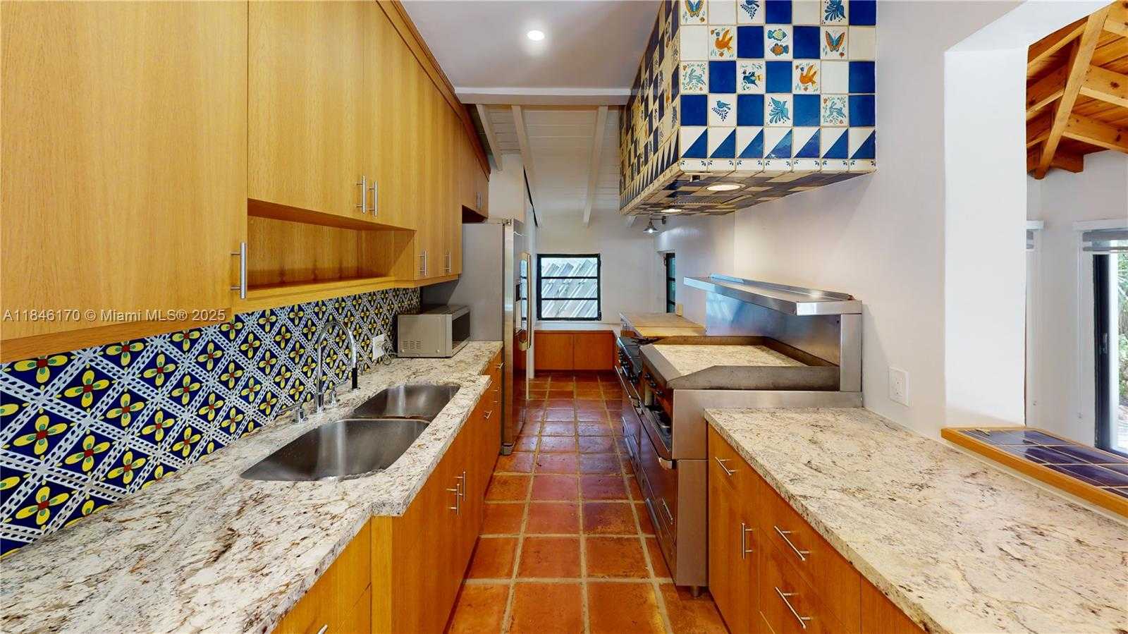 Small Image of 2490 TRAPP AVE, Miami Number 11