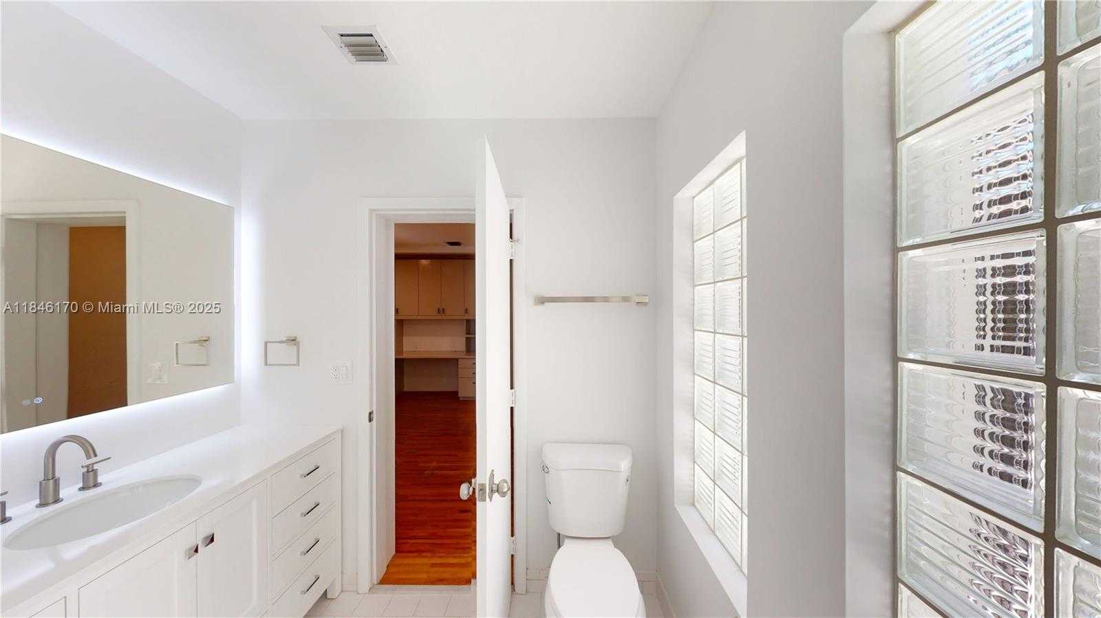 Small Image of 2490 TRAPP AVE, Miami Number 15