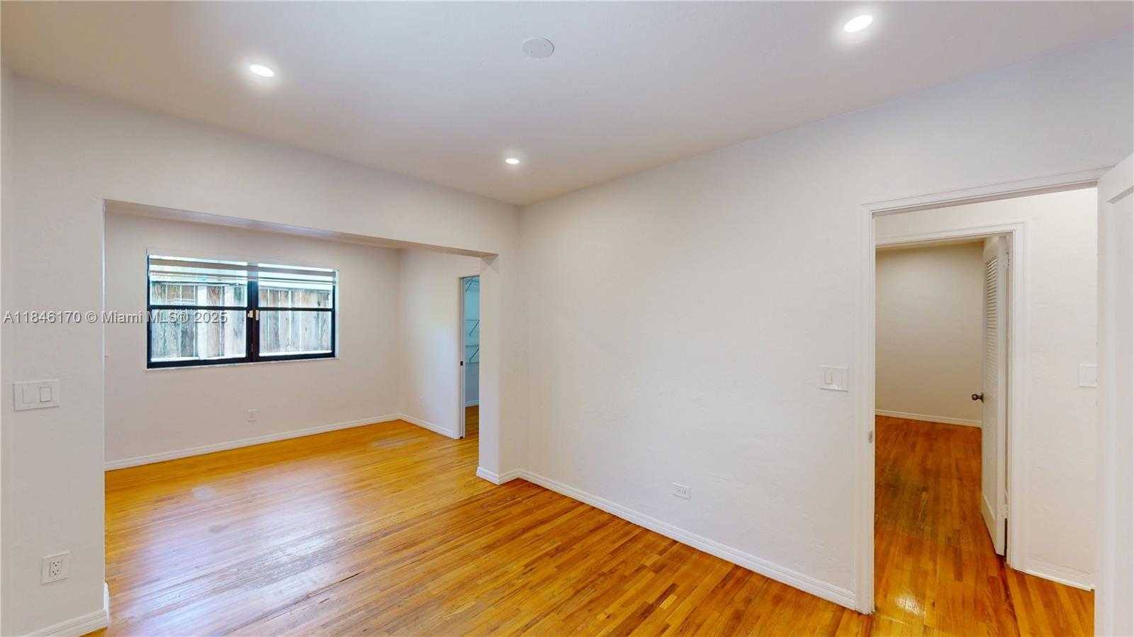Small Image of 2490 TRAPP AVE, Miami Number 18