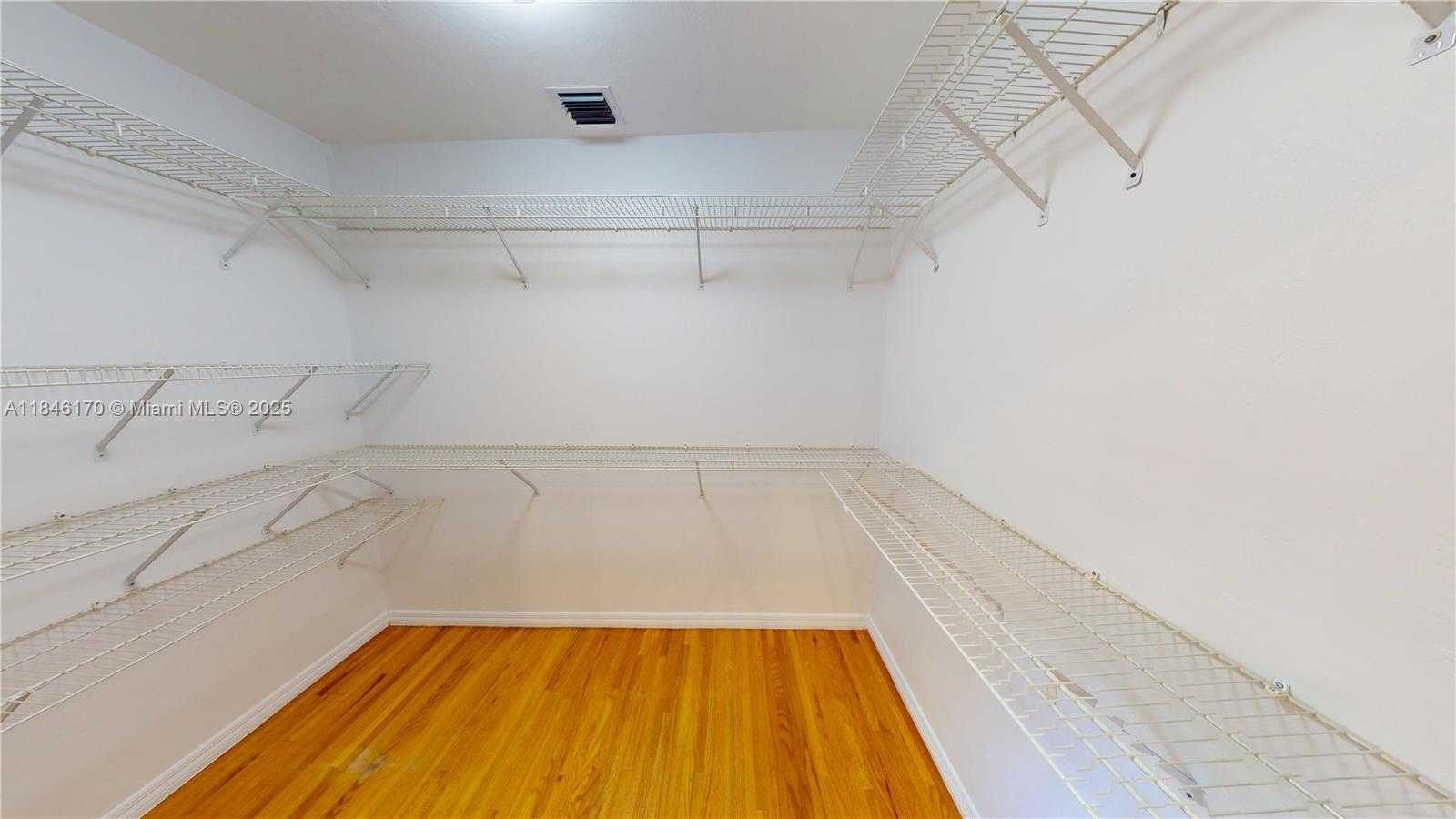 Small Image of 2490 TRAPP AVE, Miami Number 19