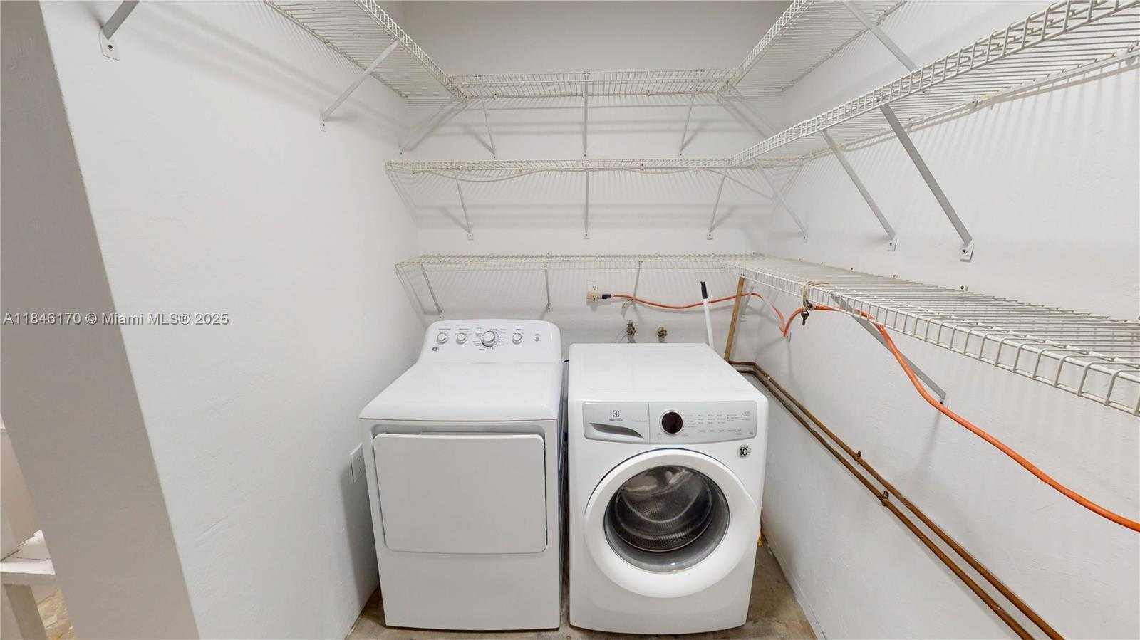 Small Image of 2490 TRAPP AVE, Miami Number 24