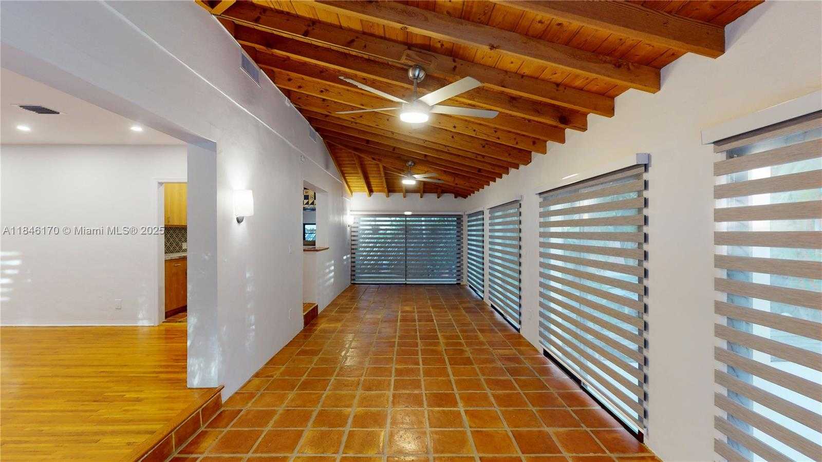 Small Image of 2490 TRAPP AVE, Miami Number 25