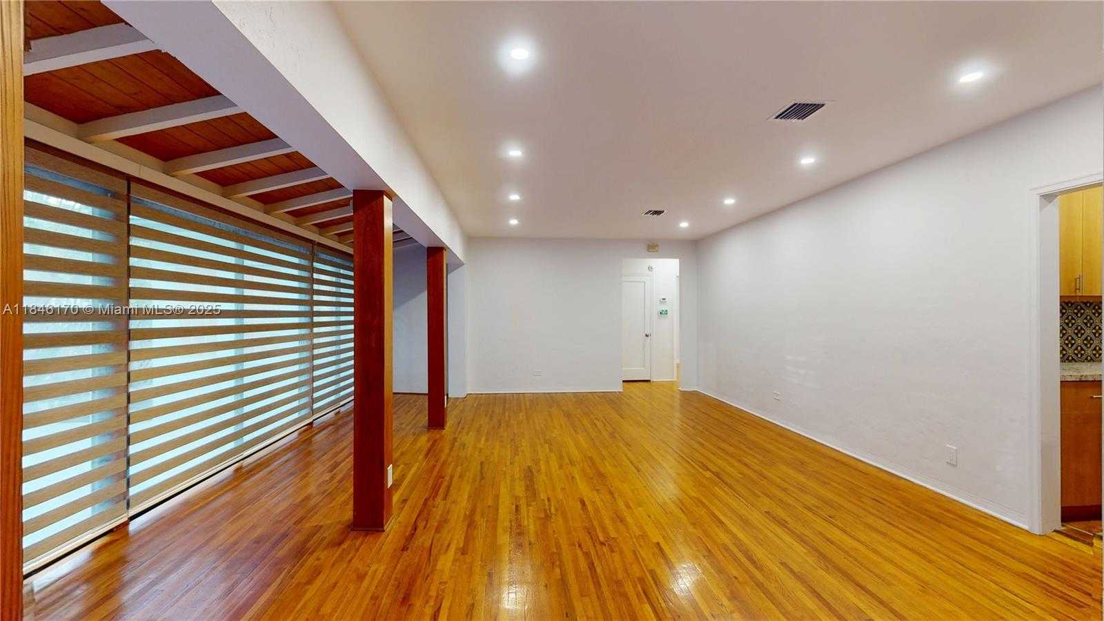 Small Image of 2490 TRAPP AVE, Miami Number 27