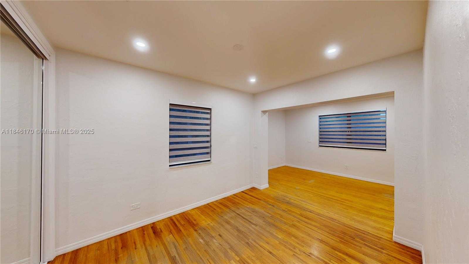 Small Image of 2490 TRAPP AVE, Miami Number 29