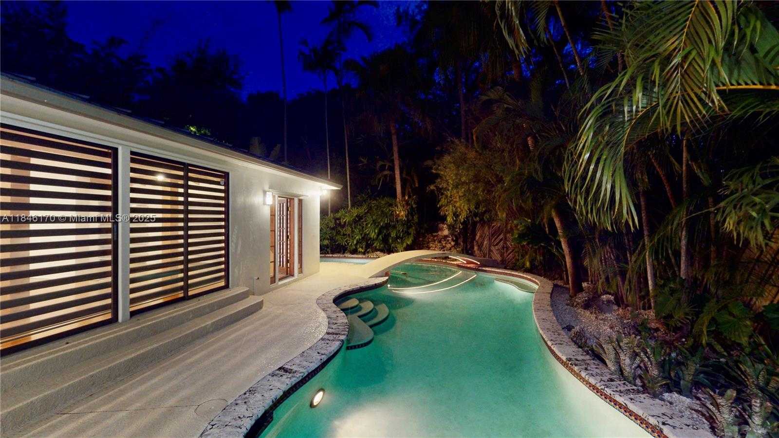 Small Image of 2490 TRAPP AVE, Miami Number 30