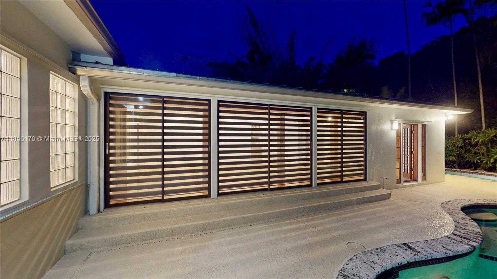 Small Image of 2490 TRAPP AVE, Miami Number 31