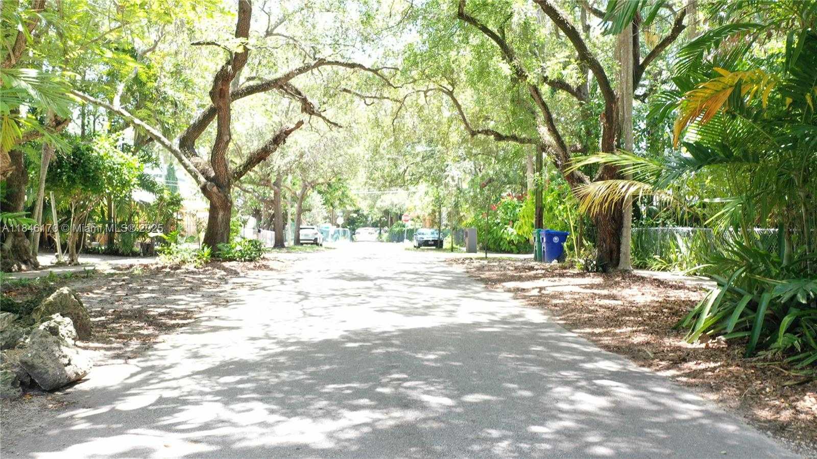 Small Image of 2490 TRAPP AVE, Miami Number 33