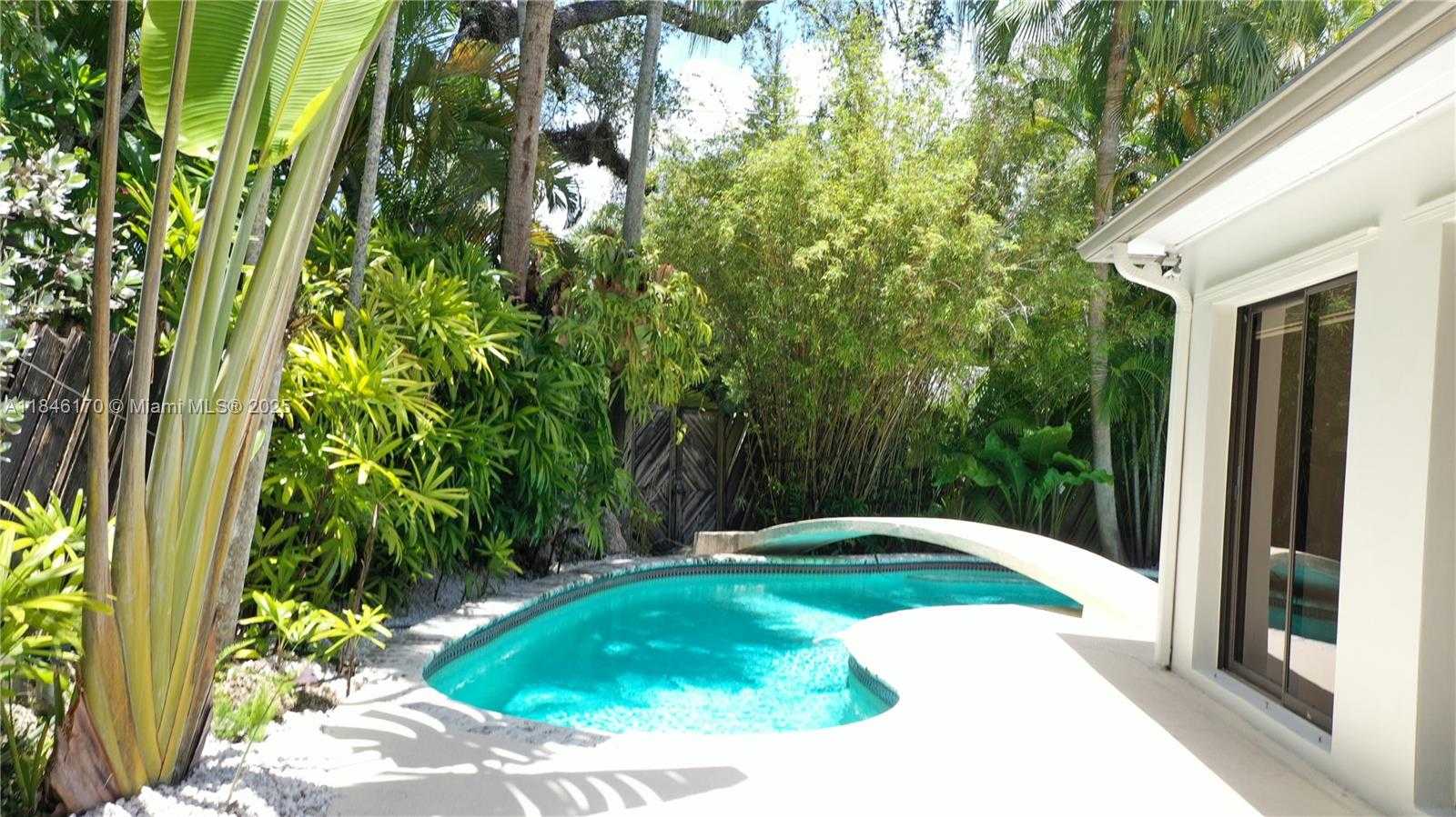 Small Image of 2490 TRAPP AVE, Miami Number 4