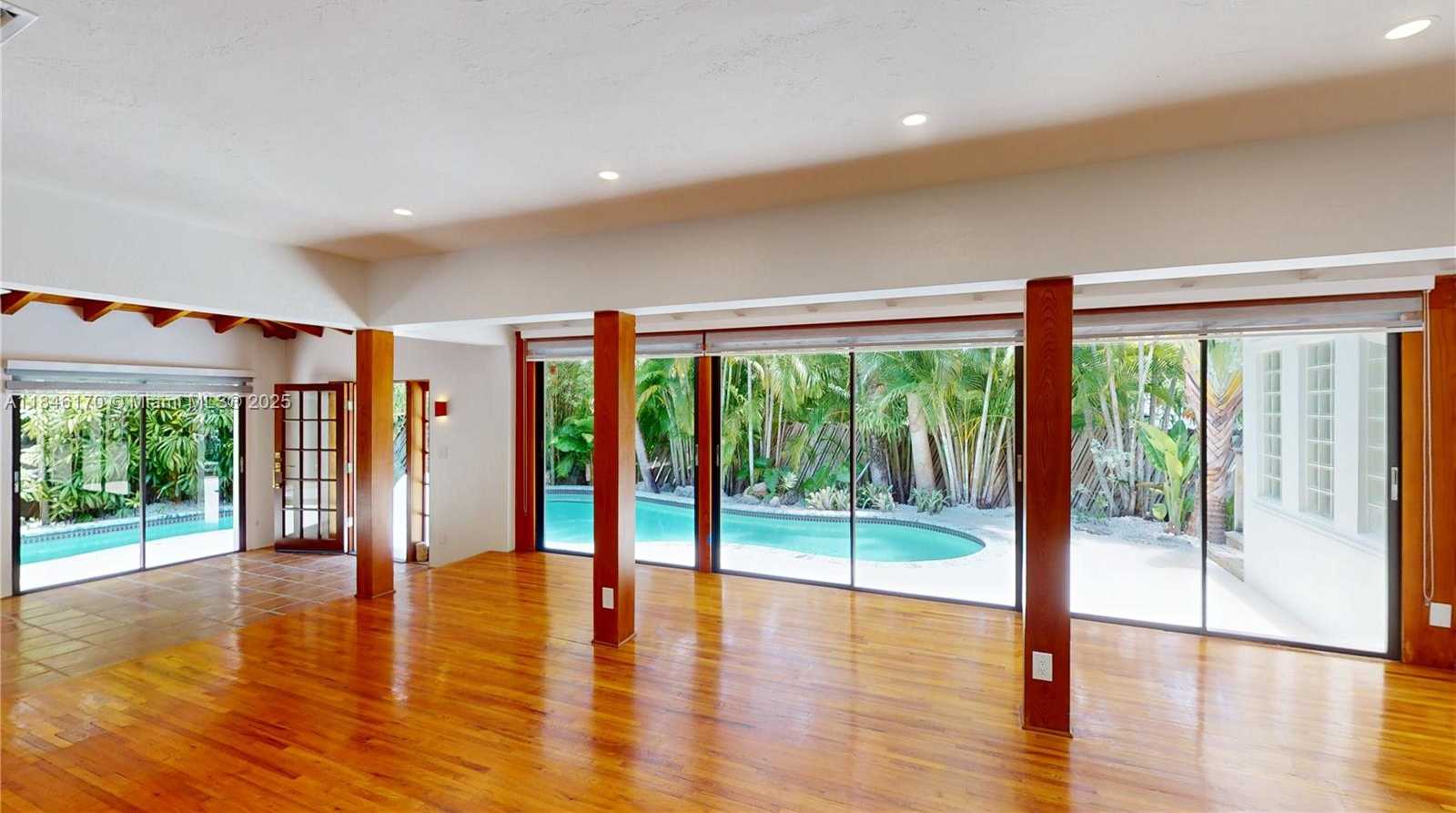 Small Image of 2490 TRAPP AVE, Miami Number 7