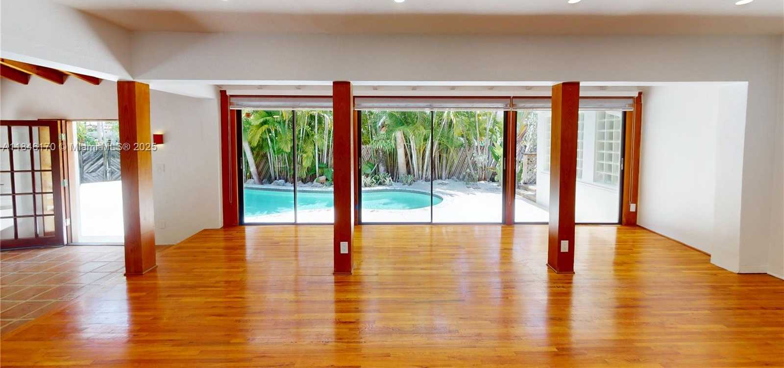 Small Image of 2490 TRAPP AVE, Miami Number 8