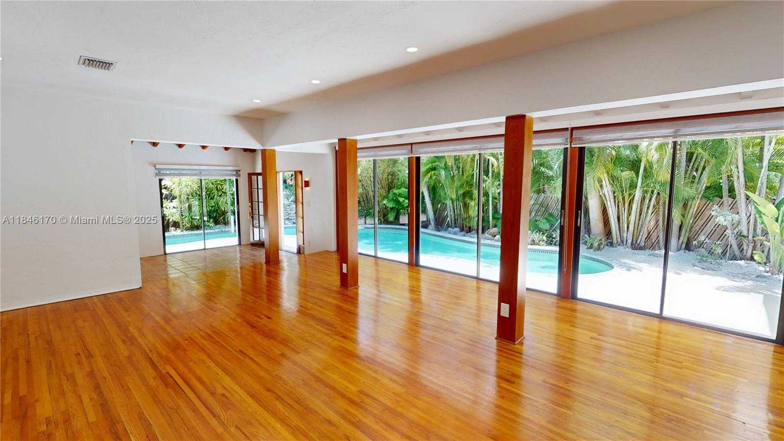 Small Image of 2490 TRAPP AVE, Miami Number 9