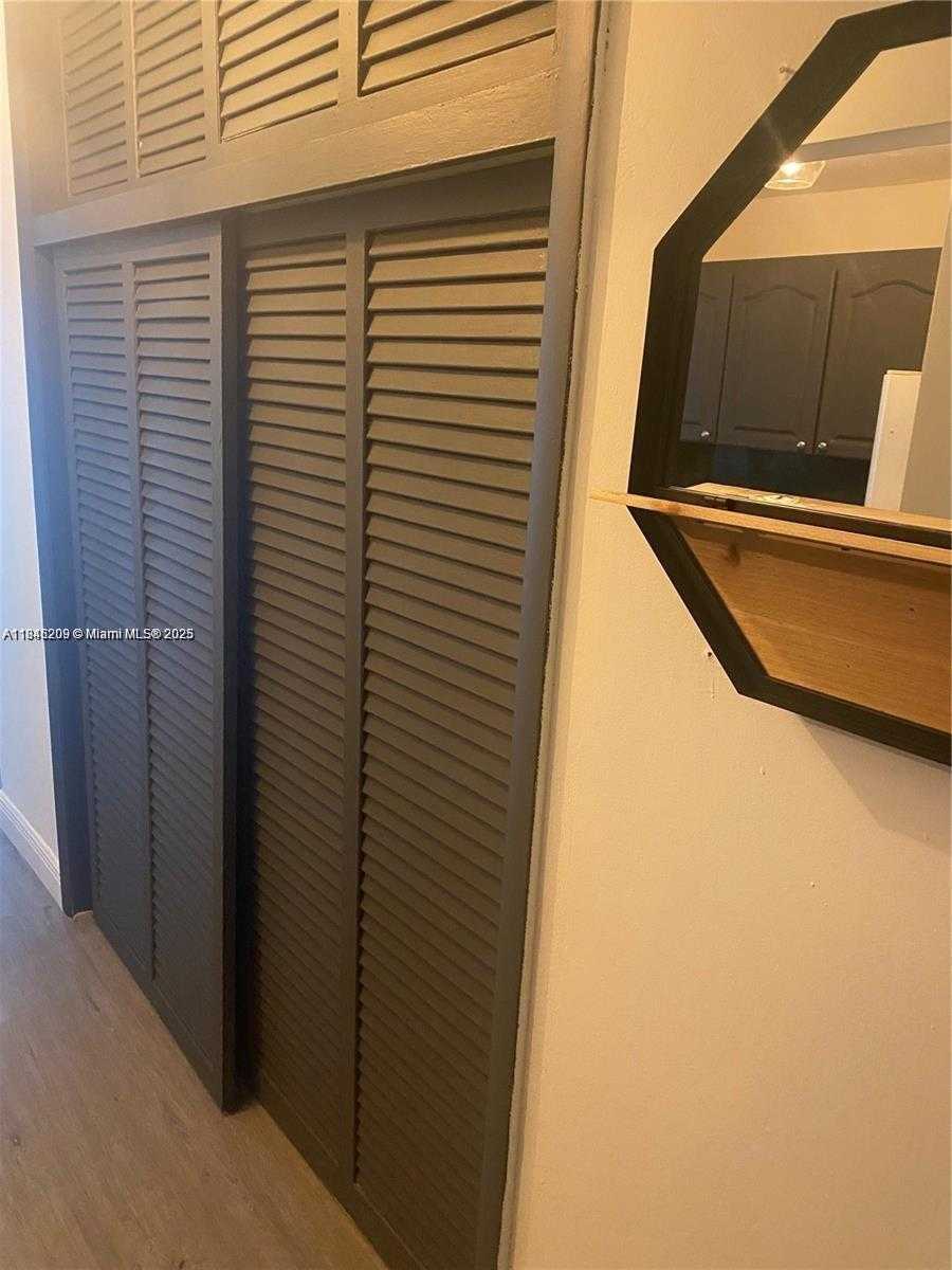 Small Image of 1441 LINCOLN #210, Miami Beach Number 11