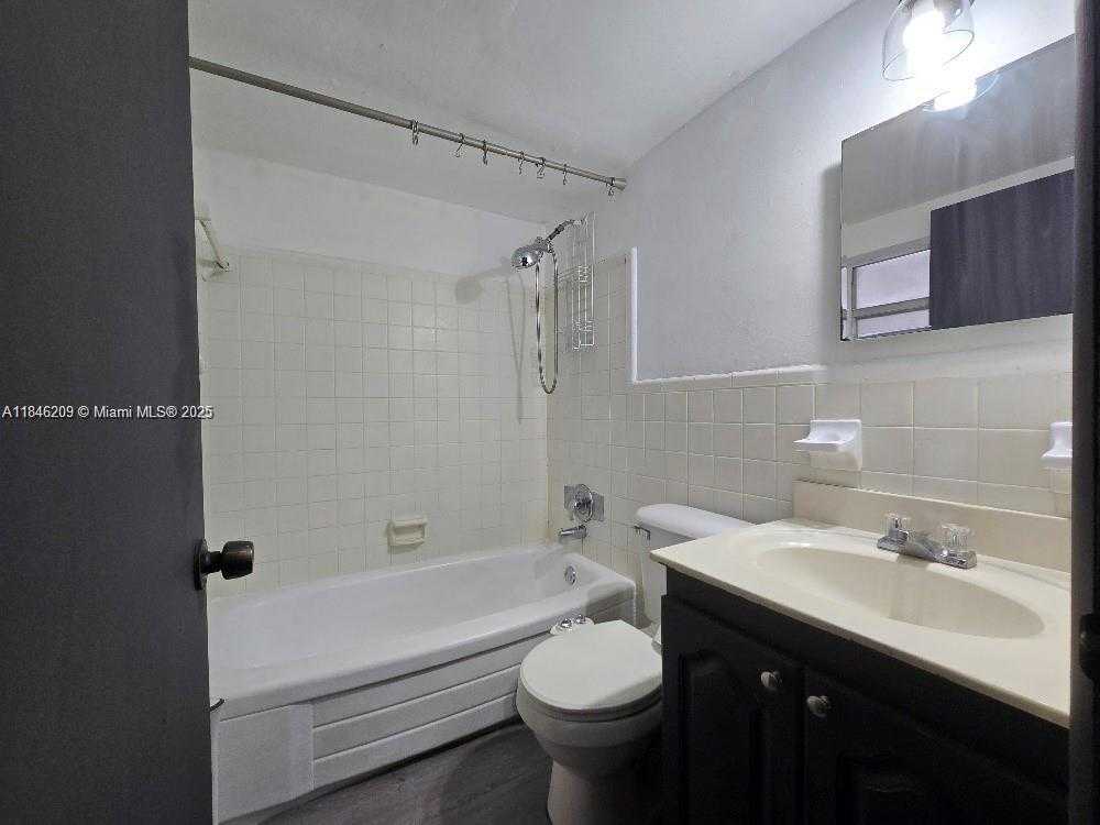 Small Image of 1441 LINCOLN #210, Miami Beach Number 14