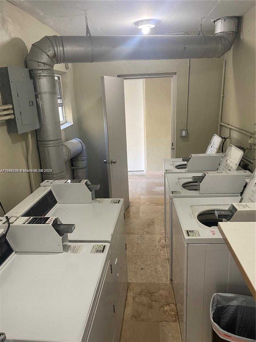 Small Image of 1441 LINCOLN #210, Miami Beach Number 16