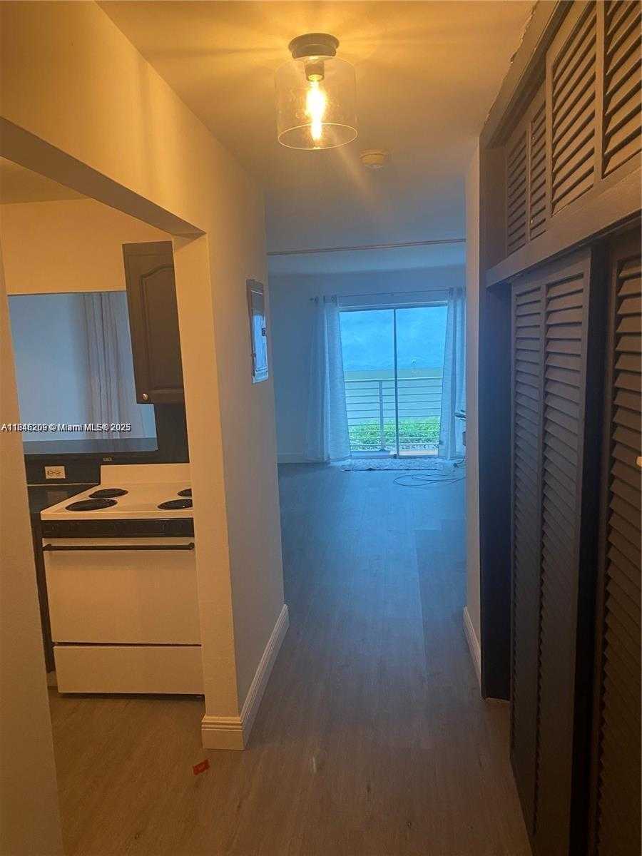 Small Image of 1441 LINCOLN #210, Miami Beach Number 17