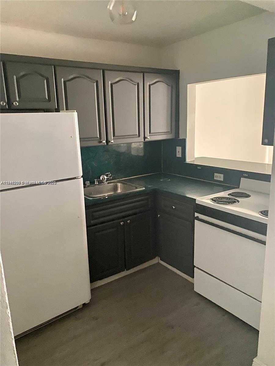 Small Image of 1441 LINCOLN #210, Miami Beach Number 18