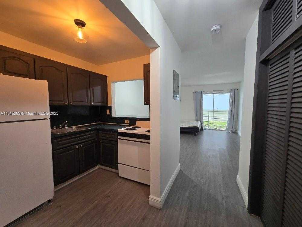 Small Image of 1441 LINCOLN #210, Miami Beach Number 2
