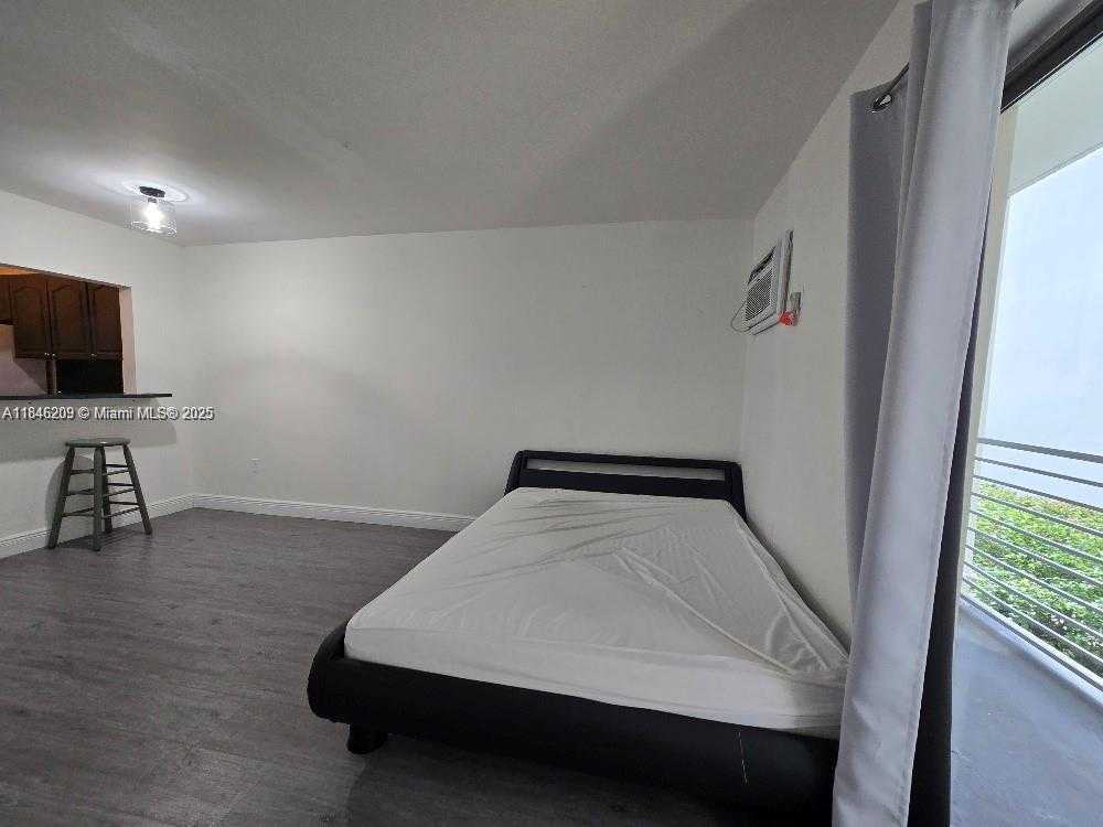 Small Image of 1441 LINCOLN #210, Miami Beach Number 5