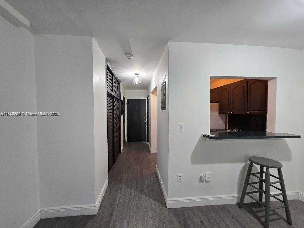 Small Image of 1441 LINCOLN #210, Miami Beach Number 6