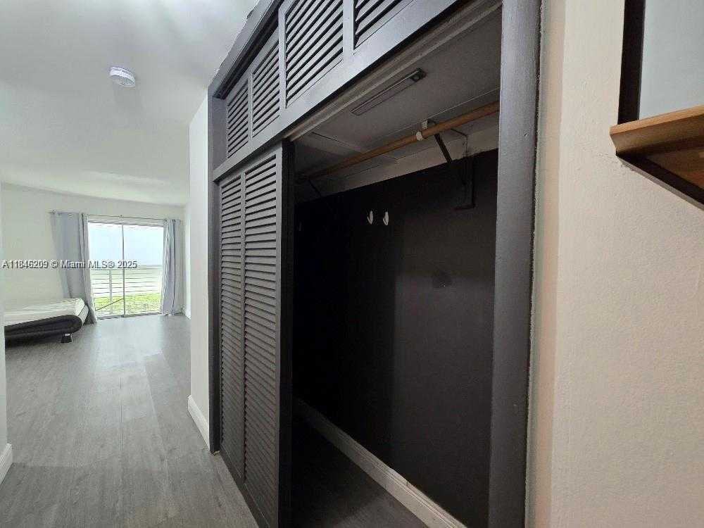 Small Image of 1441 LINCOLN #210, Miami Beach Number 9