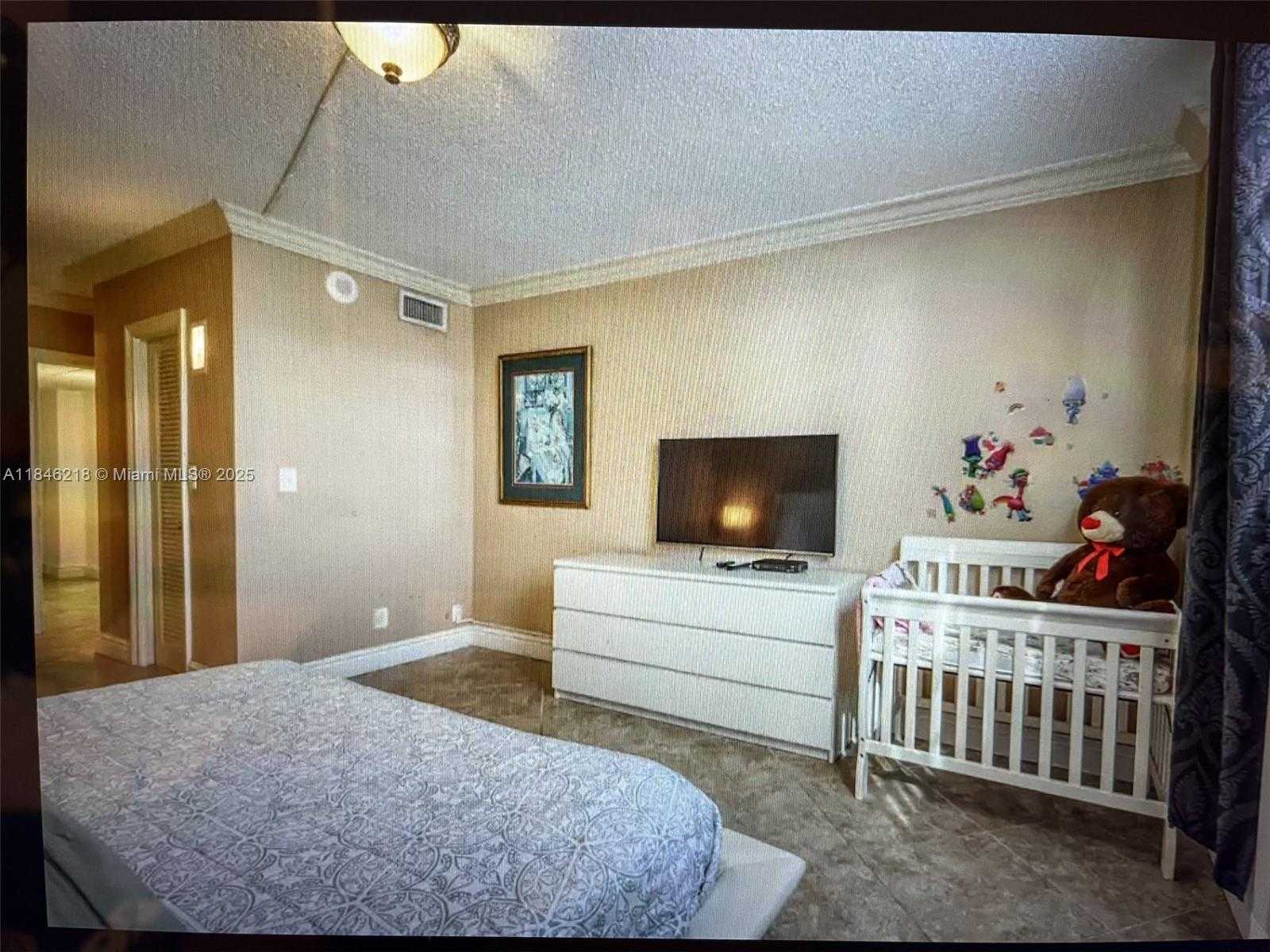 Small Image of 19370 COLLINS #705, Sunny Isles Beach Number 11