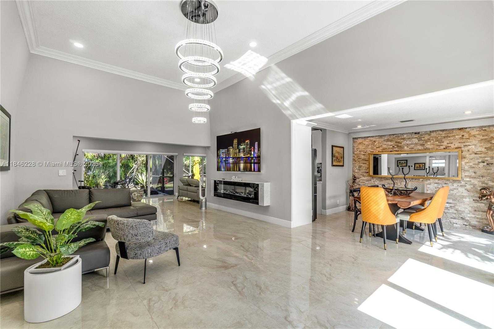 Small Image of 5601 WHITE CEDAR LN, Tamarac Number 3