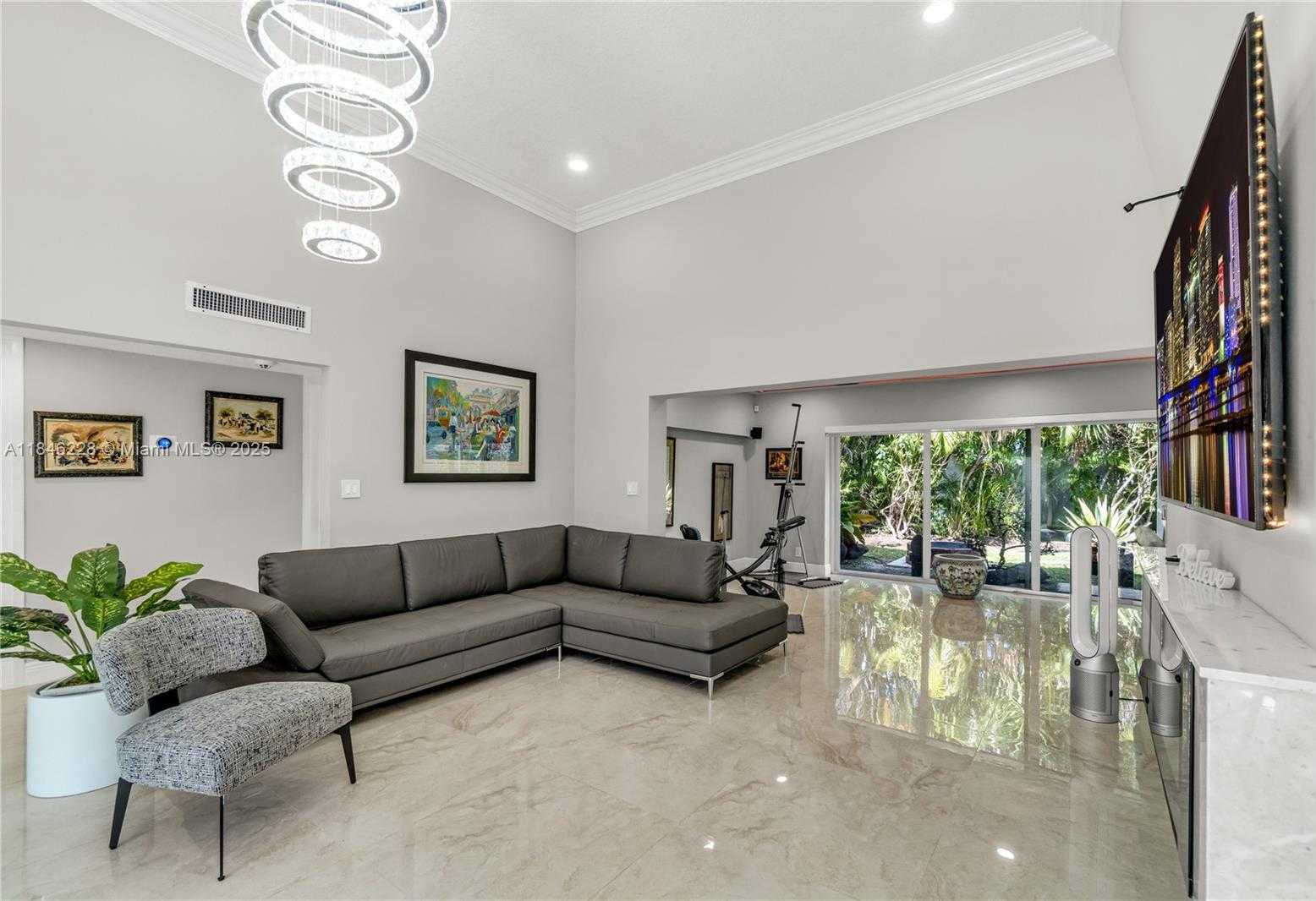 Small Image of 5601 WHITE CEDAR LN, Tamarac Number 4
