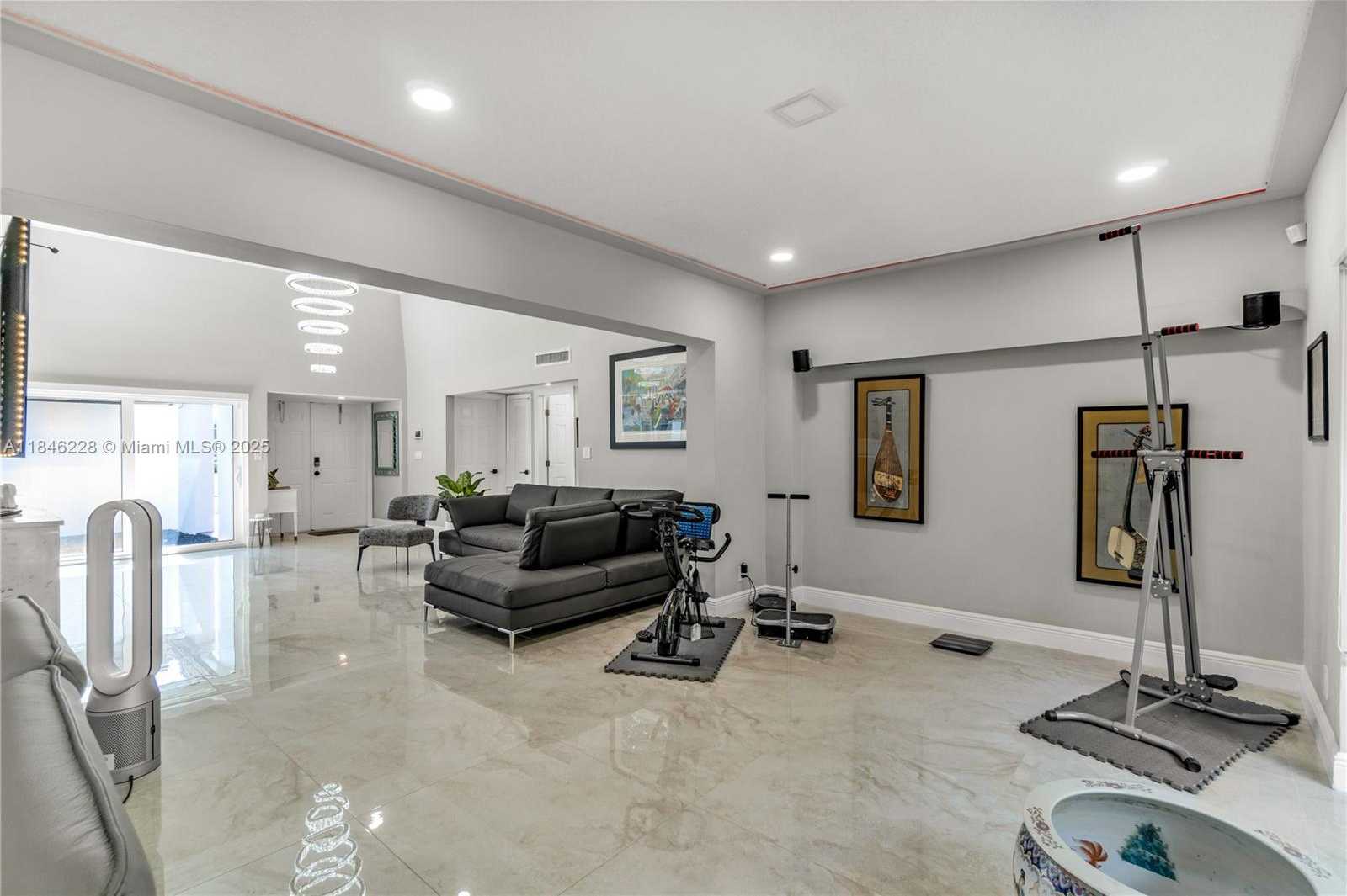 Small Image of 5601 WHITE CEDAR LN, Tamarac Number 9